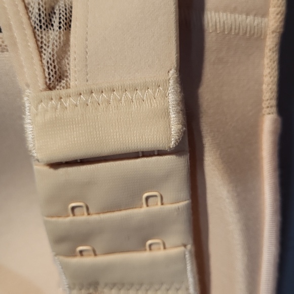 ALL YOU LIVELY WOMEN'S CREAM BRA.  34D - Picture 3 of 7